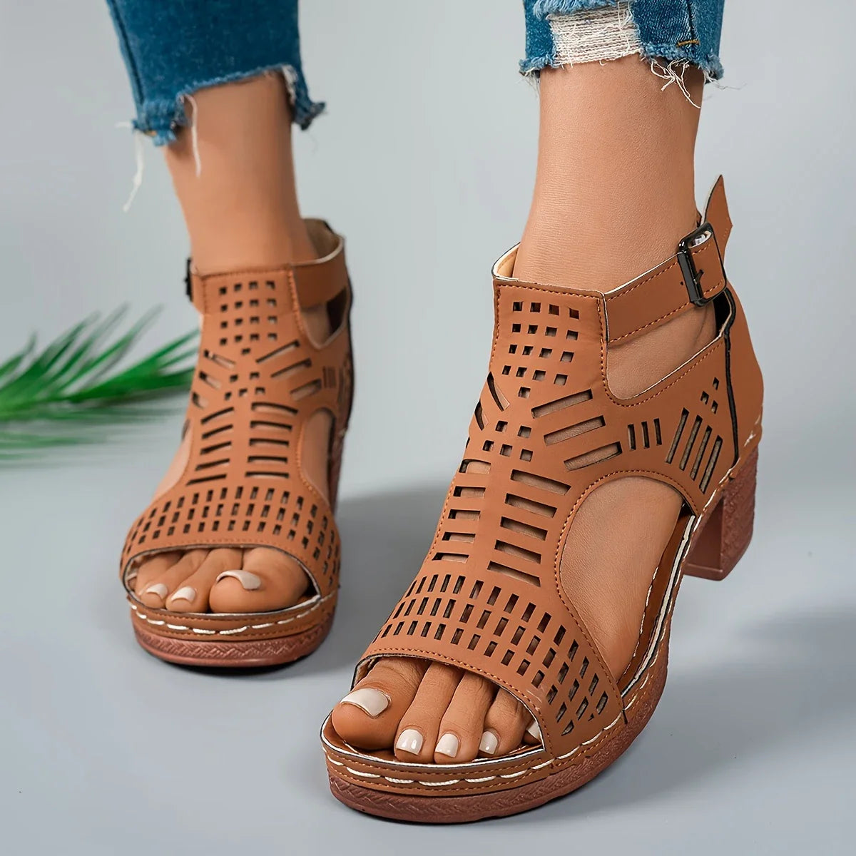 Sandales Découpées à Talons | Moderne et Aérées