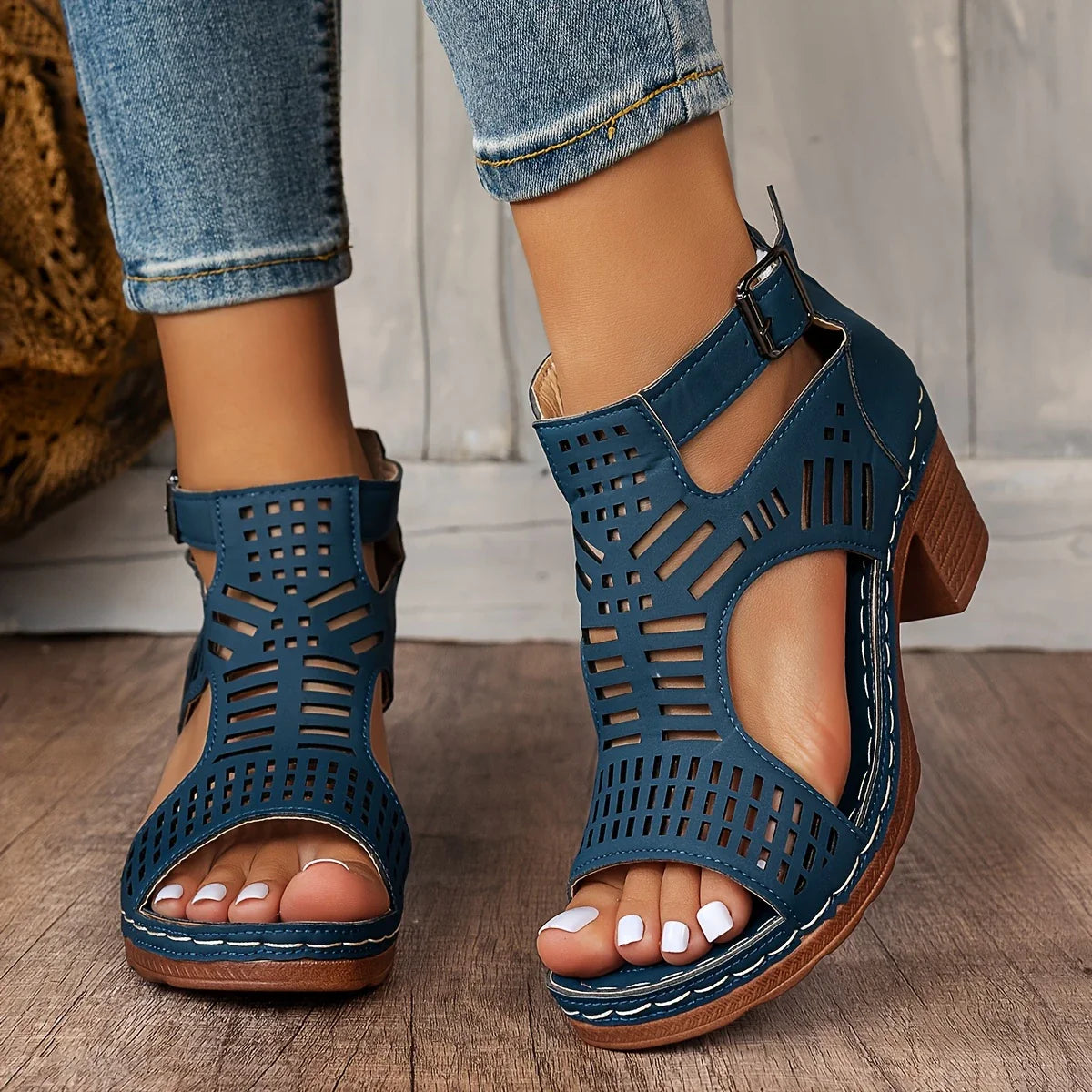 Sandales Découpées à Talons | Moderne et Aérées