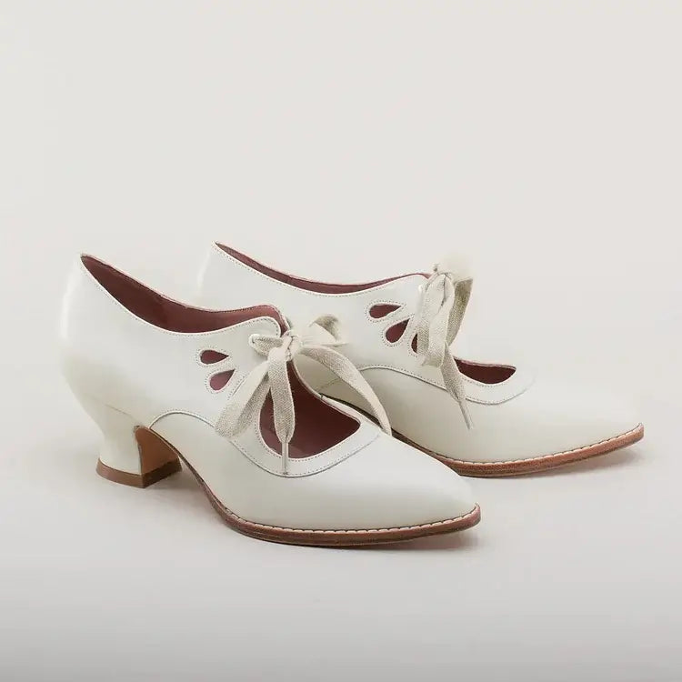 Escarpins Rétro à Lacets | Cuir Véritable Noir | Talon Bas Confortable
