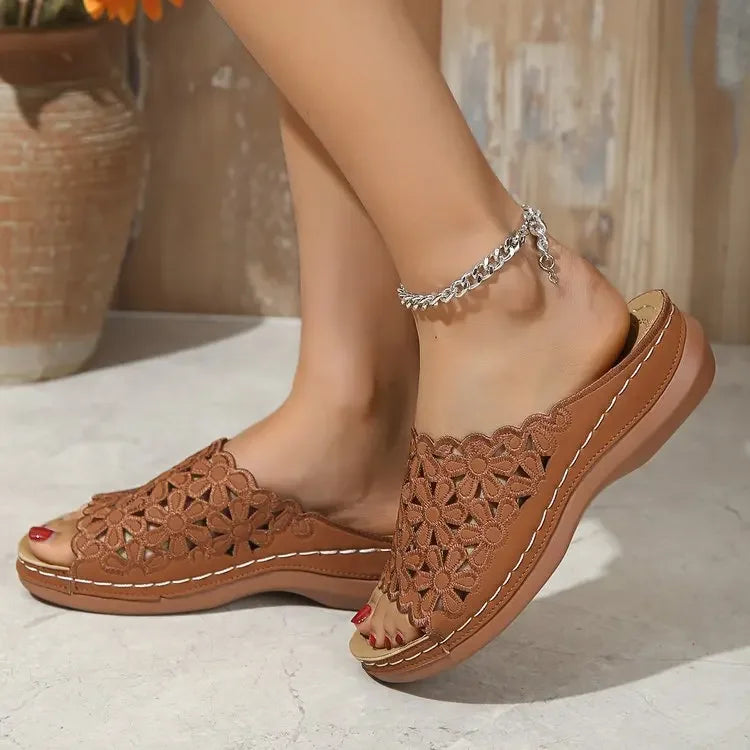 Sandales Plates Découpées Fleur | Confort Décontracté et Charme Estival
