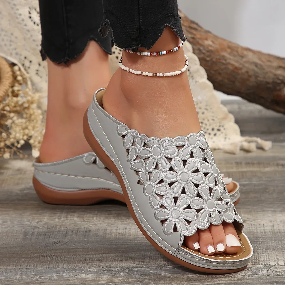 Sandales Plates Découpées Fleur | Confort Décontracté et Charme Estival