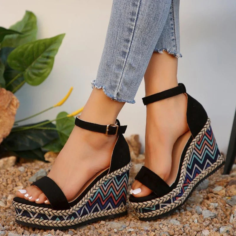 Sandales Compensées à Motif Zigzag | Style Bohème et Hauteur Confortable