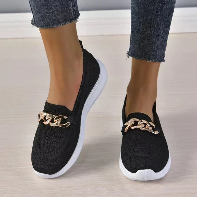 Mocassins Tricotés Blancs avec Chaîne Dorée | Élégance Décontractée et Confort Léger