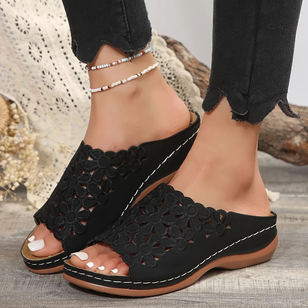 Sandales Plates Découpées Fleur | Confort Décontracté et Charme Estival