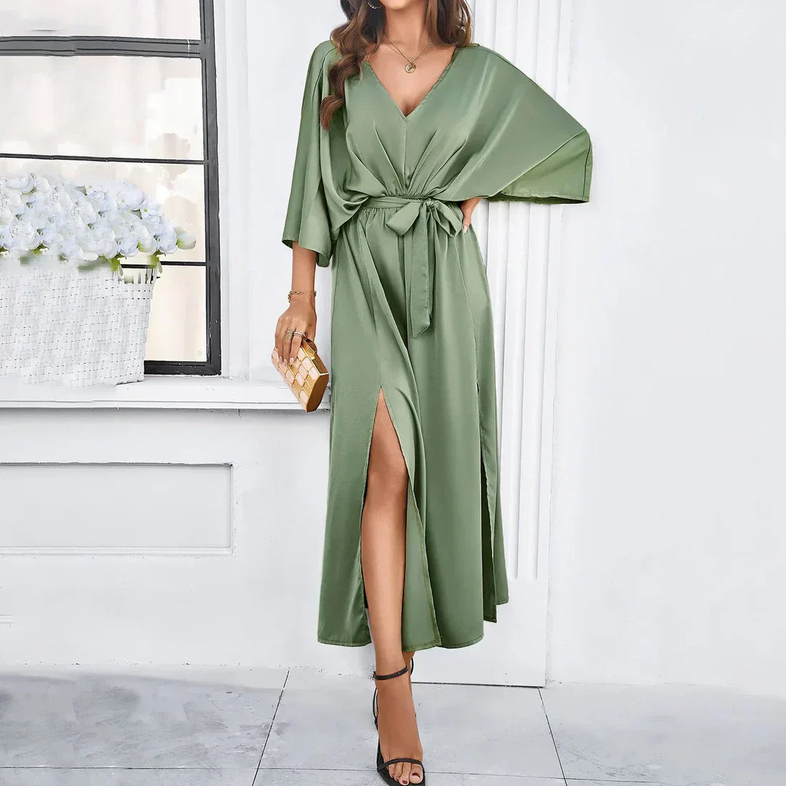 Robe Longue Satinée Ceinturée | Élégance Fluide et Raffinement