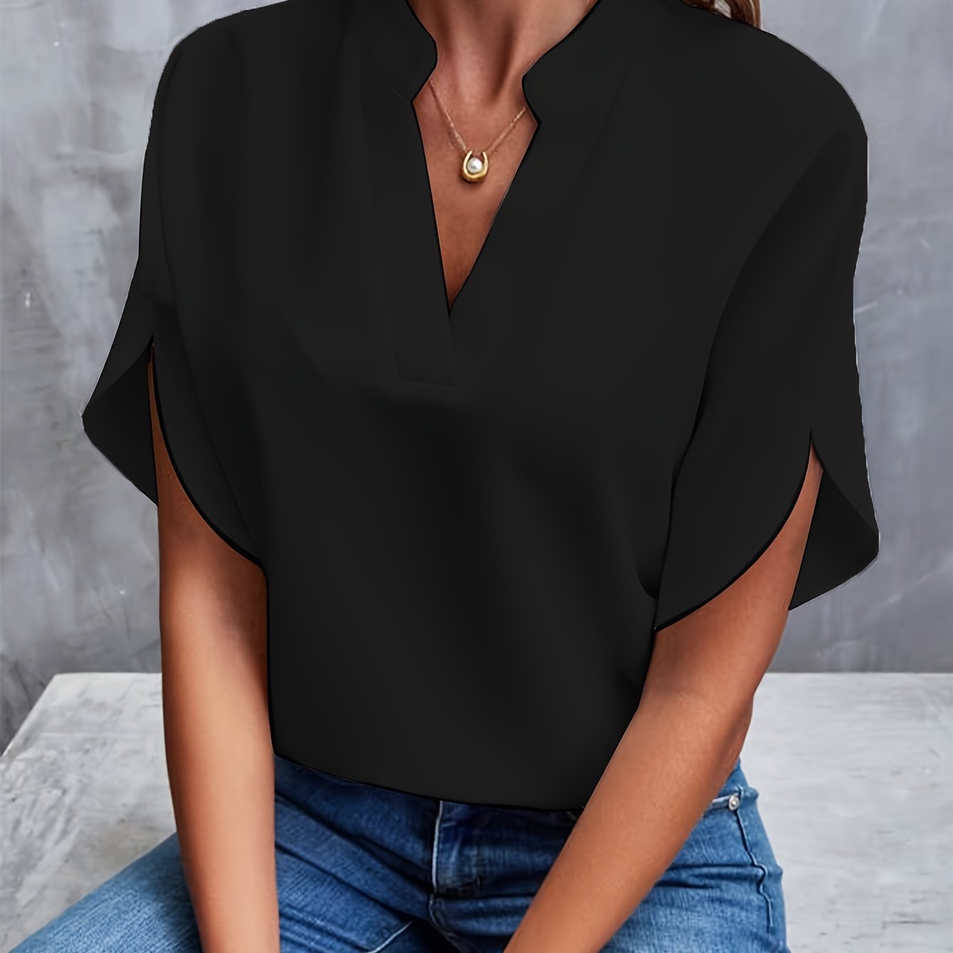 Blouse Blanche à Col en V | Polyester & Coton | Élégance Minimaliste et Confort