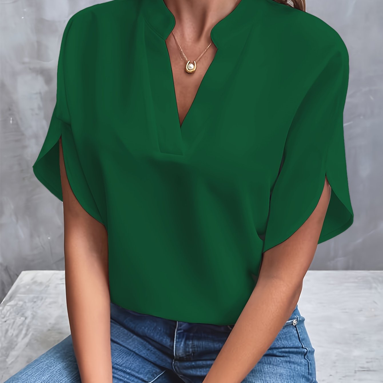 Blouse Blanche à Col en V | Polyester & Coton | Élégance Minimaliste et Confort