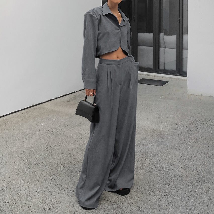 Ensemble Tailleur Moderne | Sobriété Structurée et Style Audacieux
