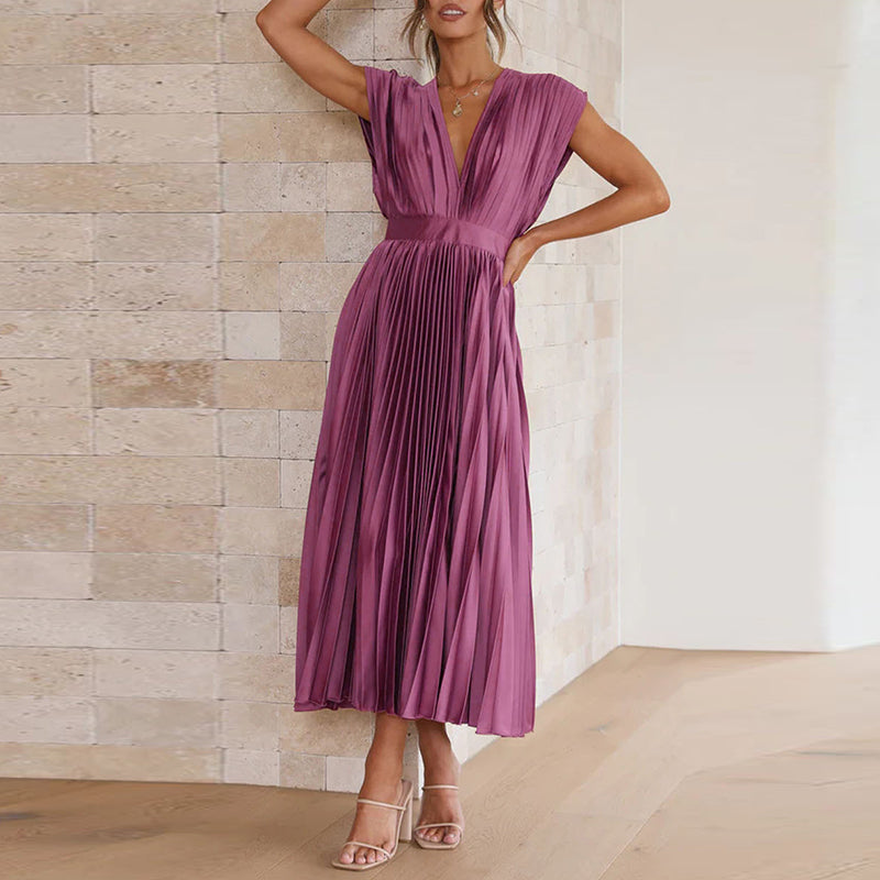 Robe Plissée Grise | Décolleté en V & Taille Ajustée | Élégance Intemporelle