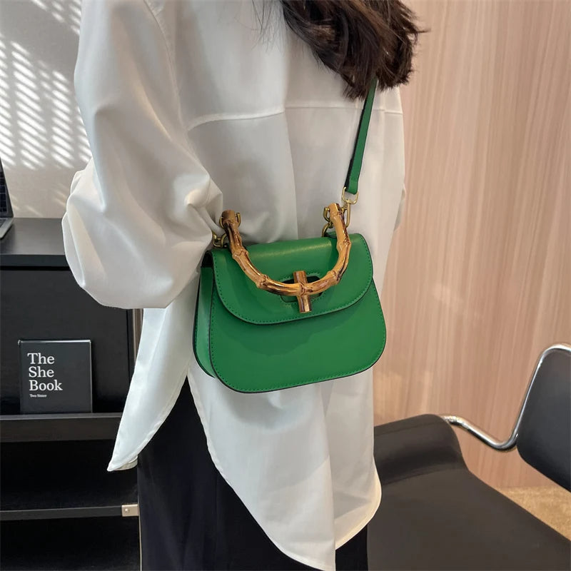 Sac à Main Structuré avec Anse Bambou | Chic et Raffiné