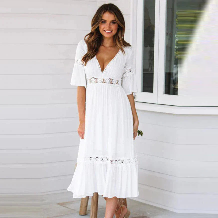 Robe Blanche Bohème | Dentelle Ajourée | Décolleté en V & Coupe Midi