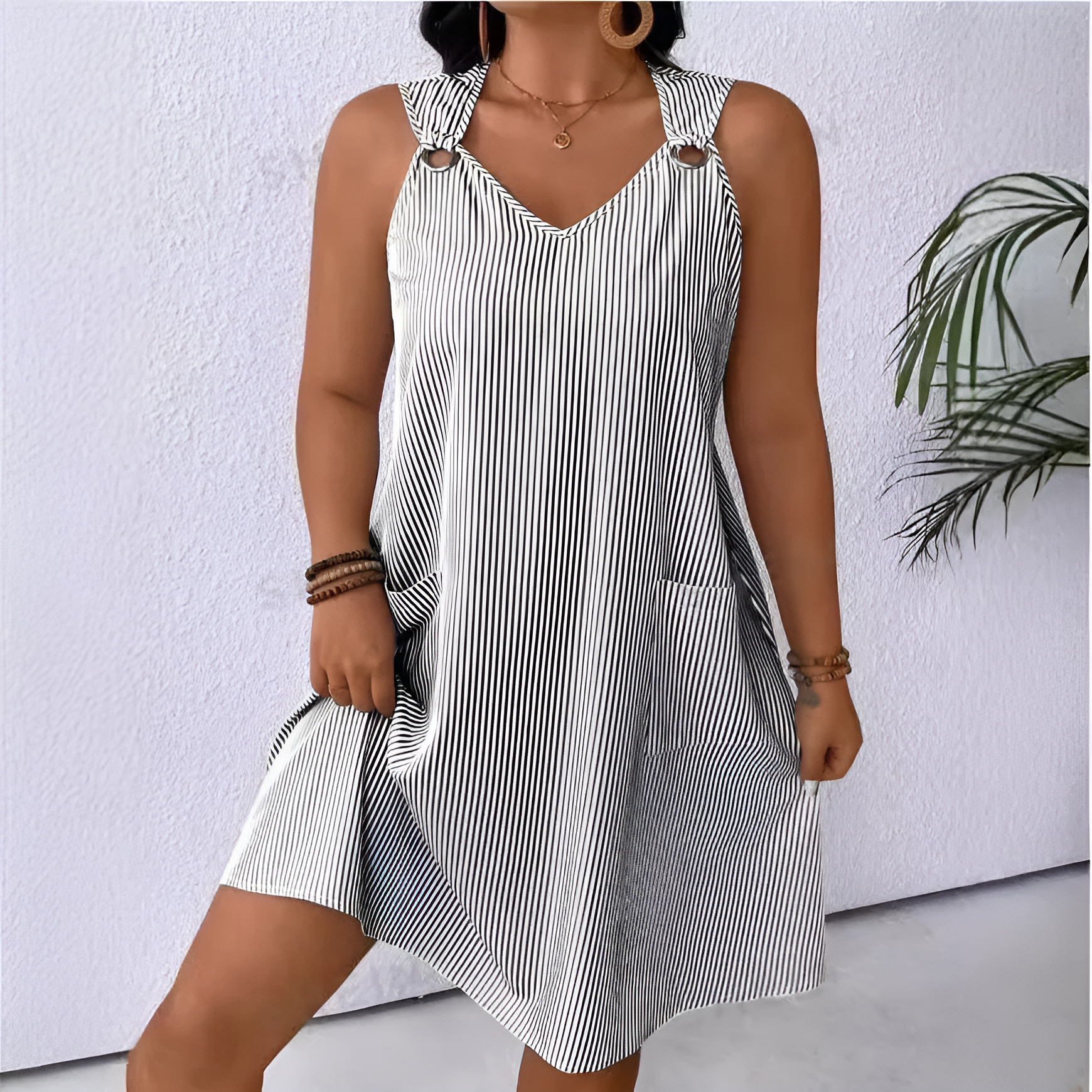 Robe Courte Rayée à Bretelles Anneaux | Fraîche et Moderne