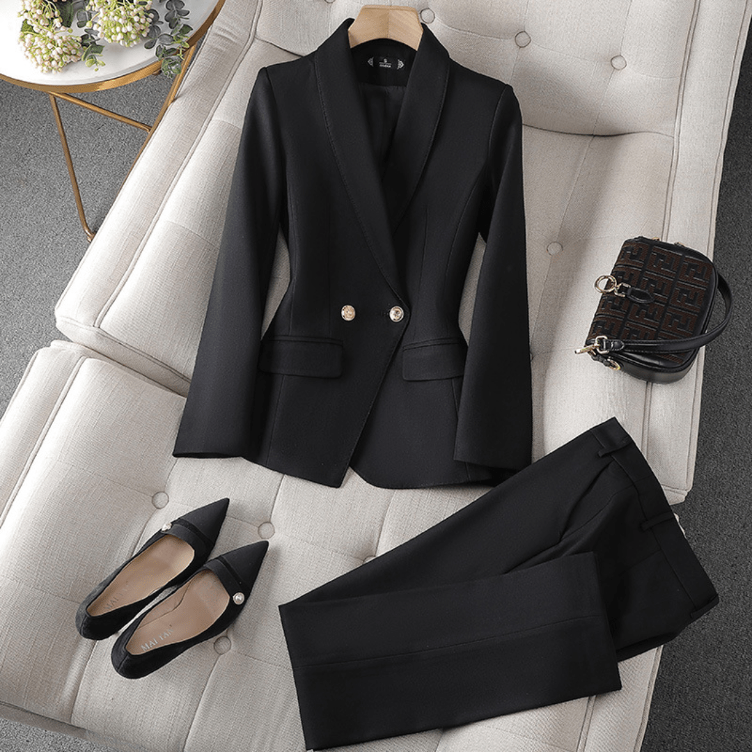 Tailleur Pantalon Femme | Bordeaux Élégant | Coupe Cintrée et Boutons Dorés