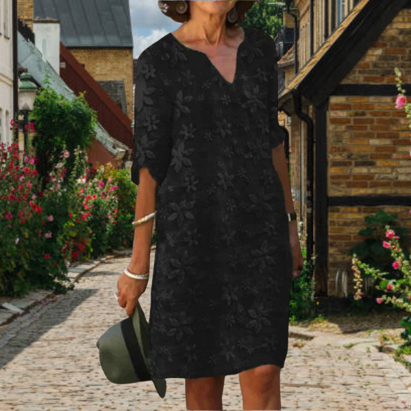 Robe Blanche Brodée à Motifs Floraux | Coton & Polyester | Légère & Élégante