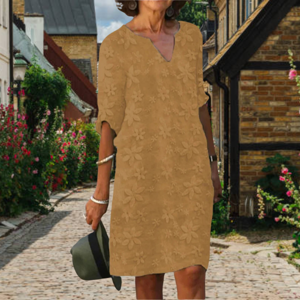 Robe Blanche Brodée à Motifs Floraux | Coton & Polyester | Légère & Élégante
