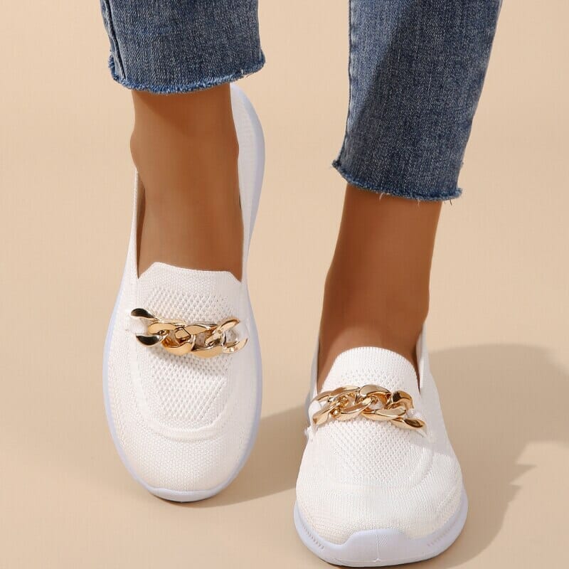Mocassins Tricotés Blancs avec Chaîne Dorée | Élégance Décontractée et Confort Léger